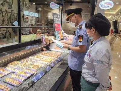 疫情防控不松懈!保障食品安全,上海市场监管部门跑了全市1.2万余家单位